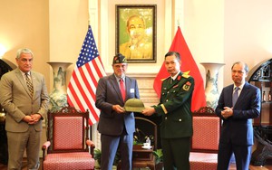 Tiếp nhận kỷ vật chiến tranh do phía Mỹ cung cấp