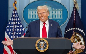 Tổng thống Mỹ Donald Trump bị suy tĩnh mạch