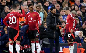 MU để tiền đạo ghi 138 bàn gia nhập Barcelona 