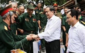 Chủ tịch Quốc hội Trần Thanh Mẫn tri ân các Anh hùng Liệt sỹ, người có công tại tỉnh Thái Nguyên