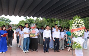 Đoàn sinh viên, thanh niên kiều bào tri ân các Anh hùng liệt sĩ