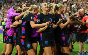 Ngược dòng ngoạn mục như MU năm 1999, ĐT nữ Anh vào chung kết EURO 2025