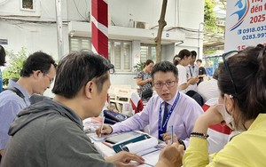 Bộ Giáo dục và Đào tạo công bố đối sánh phổ điểm một số tổ hợp điểm thi tốt nghiệp năm 2025 và điểm học bạ