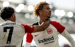 Frankfurt siêu giỏi kiếm lời từ các tiền đạo