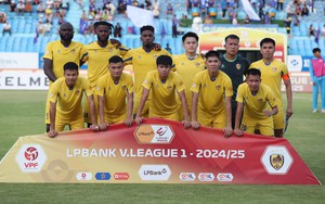 Chuyện oái oăm của bóng đá Việt