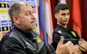 HLV Malaysia mệt mỏi vì cáo buộc làm hồ sơ giả cho cầu thủ nhập tịch, đề nghị chấm dứt tranh cãi