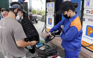 Giá xăng vẫn giảm nhẹ, giá dầu quay đầu tăng từ chiều 24/7