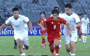 Trọng tài Đông Nam Á mắc sai lầm ở trận bán kết của U23 Việt Nam