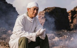 Hứa Vĩ Văn trong 'Mưa đỏ': Người lính không cầm súng nhưng đứng giữa ranh giới sinh tử