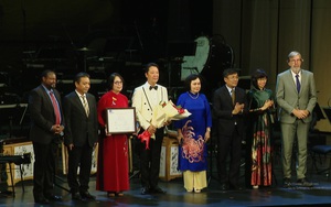 UNESCO trao bằng Di sản tư liệu thế giới cho gia đình cố nhạc sĩ Hoàng Vân