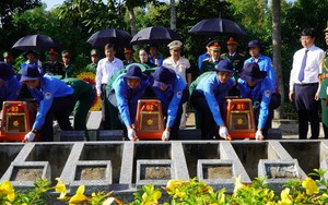 Lễ truy điệu, cải táng 43 hài cốt liệt sĩ quân tình nguyện và chuyên gia Việt Nam