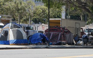 Tổng thống Donald Trump ra lệnh giải tán các trại vô gia cư trên toàn nước Mỹ