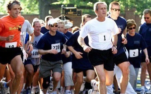 10 chính trị gia nổi tiếng thế giới từng chạy marathon