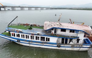 Tìm thấy thi thể gần hang Trống nghi là nạn nhân vụ lật tàu du lịch ở Quảng Ninh