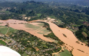 Cận cảnh cơn lũ lịch sử ở miền tây Nghệ An