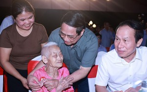 Thủ tướng Phạm Minh Chính dự Lễ thắp nến tri ân các Anh hùng liệt sĩ tại Nghĩa trang Trường Sơn