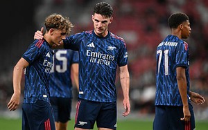 Sao mai 15 tuổi tỏa sáng, Arsenal ngược dòng đánh bại Newcastle