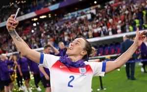 Người hùng tuyển Anh tiết lộ thi đấu suốt Euro 2025 với chân gãy, được ca ngợi là 'chiến binh đích thực'