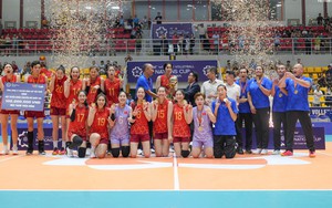 Tin nóng thể thao tối 27/7: ĐT bóng chuyền nữ Việt Nam nhận tin quan trọng trên BXH thế giới; sao U23 Indonesia ngồi xe lăn