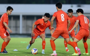 Tin nóng bóng đá Việt hôm nay 28/7: Quốc Việt khỏi chấn thương; Tiền vệ Việt kiều ký hợp đồng 5 năm với Ninh Bình