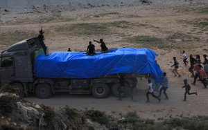 Xung đột Hamas-Israel: Các đoàn xe viện trợ bắt đầu di chuyển vào Gaza