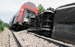 Toàn cảnh vụ tàu trật bánh ở Đức khiến hơn 50 người thương vong