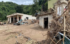 Tiếp cận xã biên giới Mỹ Lý (Nghệ An) sau 5 ngày bị cô lập hoàn toàn