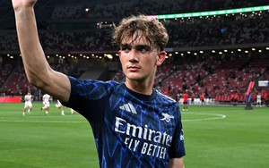 Dowman rực sáng, nhưng Arsenal chưa vội mừng