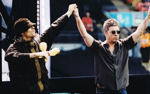 Oasis và buổi hòa nhạc đầy nước mắt hạnh phúc