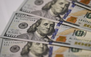 Đồng USD suy yếu, vàng được đà đi lên