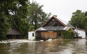 Mưa lớn gây sạt lở và lũ lụt nghiêm trọng tại nhiều nước 