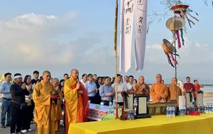 Đại lễ cầu siêu cho các nạn nhân trong vụ lật tàu trên vịnh Hạ Long