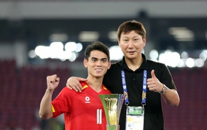 Báo Hàn Quốc khen kỷ lục của U23 Việt Nam, gọi HLV Kim Sang Sik là 'người hùng'