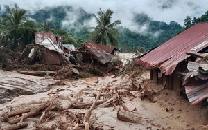 VIDEO: Khó khăn chồng chất vùng cô lập sau lũ lịch sử ở miền tây Nghệ An