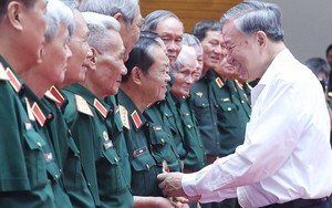 Tổng Bí thư Tô Lâm gặp mặt đại biểu có công với với cách mạng