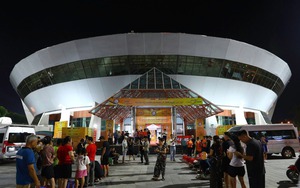 CĐV Việt Nam 'xếp lốt' ngay trong đêm để sở hữu tấm vé chung kết VTV Cup 2025