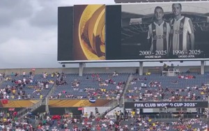 Hai ngôi sao Bồ Đào Nha bật khóc trong phút mặc niệm Diogo Jota tại FIFA Club World Cup 2025