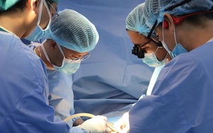 Ghép thận thành công cho bệnh nhi suy thận mạn giai đoạn cuối có đột biến gen