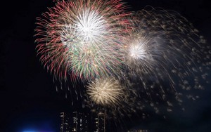 Ý kiến trái chiều về việc thu phí xem pháo hoa khi tham quan vịnh Hạ Long