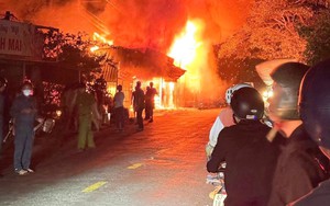 Giải cứu kịp thời bé trai mắc kẹt trong ngôi nhà đang bốc cháy