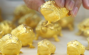 Giá vàng thế giới tăng do bất ổn về thuế quan