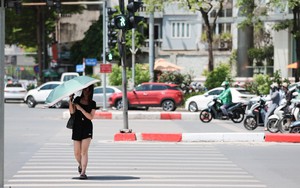 Dự báo thời tiết ngày 10/8: Bắc Bộ nắng diện rộng, Nam Bộ cảnh báo mưa đá, lốc, sét