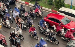 Cảnh báo mưa kèm dông sét ở khu vực nội thành Hà Nội