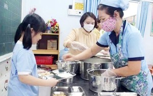 Năm học 2025-2026: Hà Nội hỗ trợ bữa ăn bán trú cho học sinh tiểu học