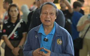 Chủ tịch Liên đoàn bóng chuyền Thái Lan chúc mừng thầy trò HLV Tuấn Kiệt vô địch SEA V.League