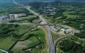 Cận cảnh hơn 220 km cao tốc Bắc - Nam được thông tuyến dịp 19/8