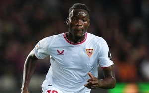 Tin chuyển nhượng ngày 17/8: MU nhắm sao Liga để thay Baleba; Eze xin không đá để được ra đi