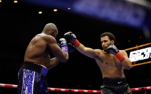 'Hiện tượng quyền anh' 20 tuổi hạ knock-out đối thủ ở ngay hiệp đấu đầu tiên