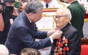 Tổng Bí thư chủ trì buổi gặp mặt các đồng chí nguyên lãnh đạo Đảng, Nhà nước