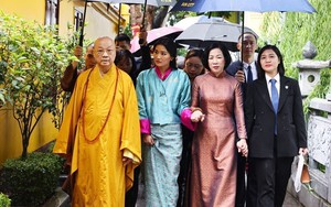 Phu nhân Chủ tịch nước và Hoàng hậu Bhutan thăm chùa Trấn Quốc
